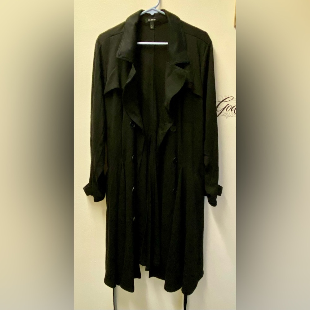 5/$25 Black Friday Sale! Torrid Black Swing Coat GUC